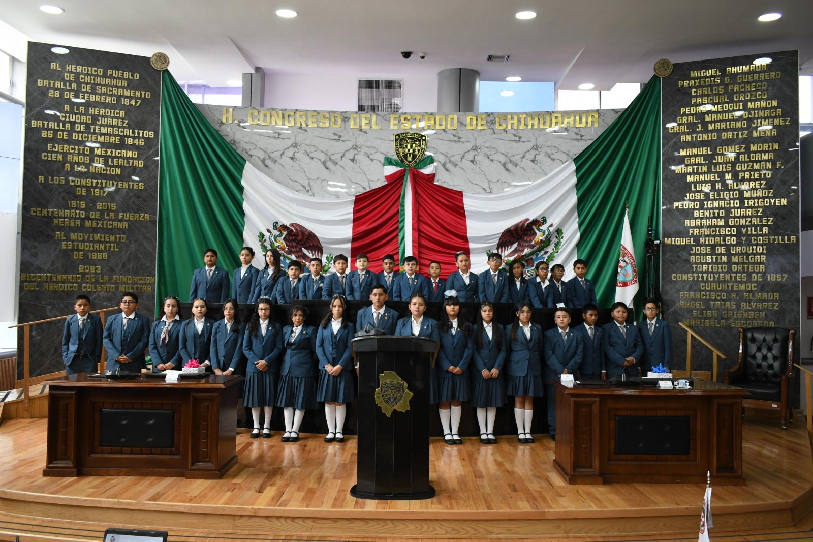 Sesionan niños diputados en el Congreso; presentan sus propuestas