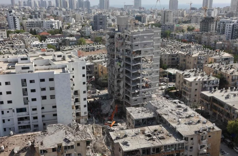 Israel recibe ataques con misiles desde Irán, Líbano y Yemen