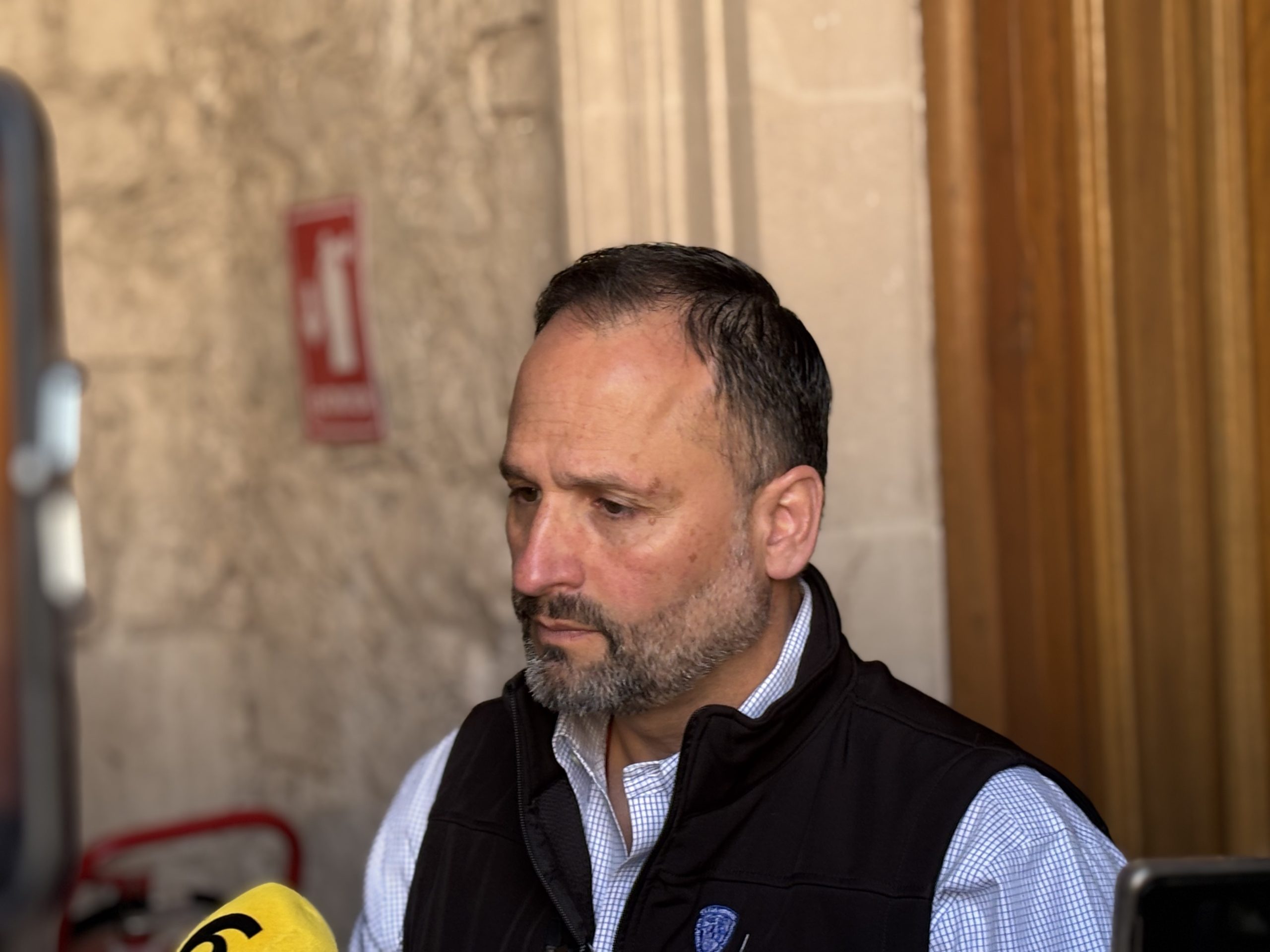 Indignación selectiva por casetas, acusa De la Peña