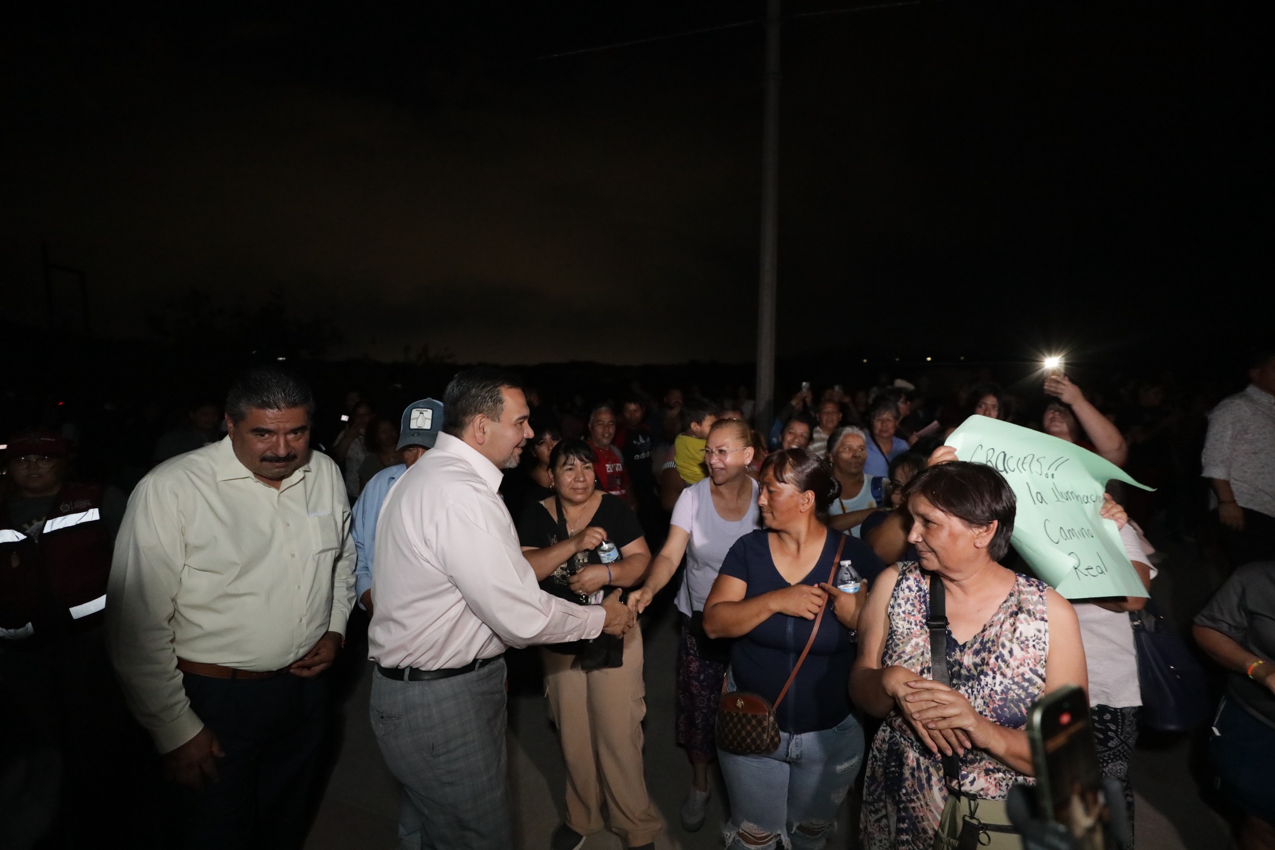 “La transformación de Juárez tiene que llegar”: entrega Municipio alumbrado público en Camino Real