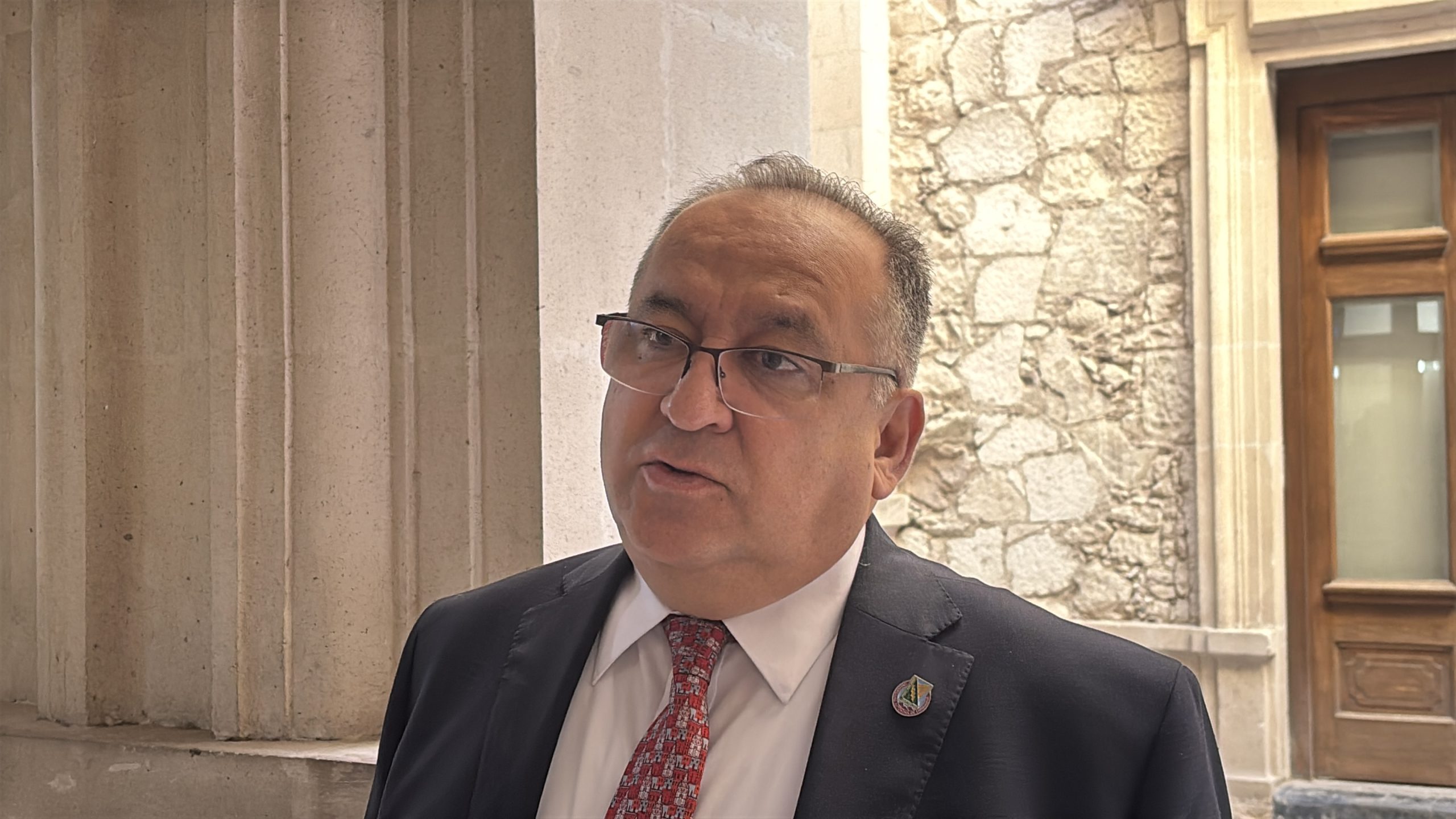 UACH atiende problema de agua en Odontología: Rector