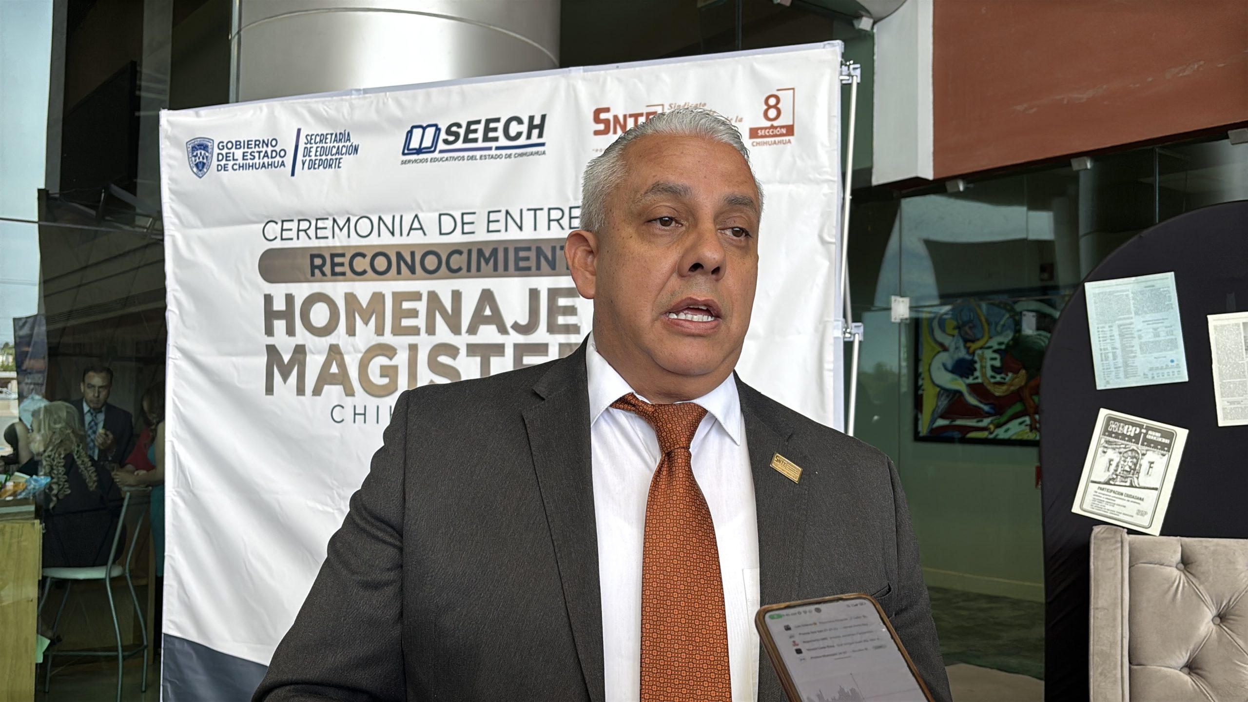 SNTE exige aumento salarial de dos cifras para docentes