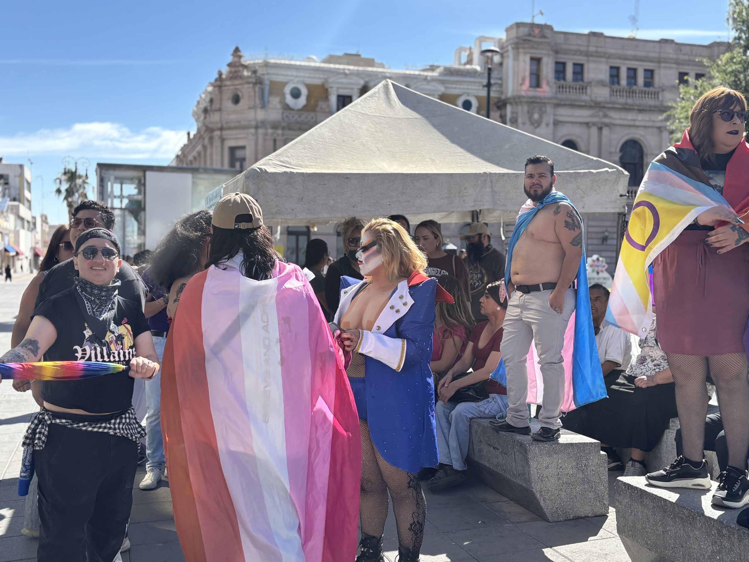 Colectivos chocan posturas frente al Congreso
