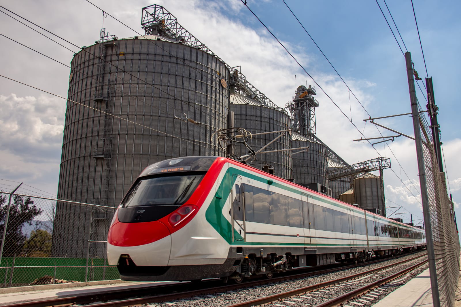 Tren “Felipe Ángeles” supera los 206 mil pasajeros en su primera semana