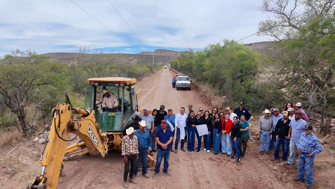 Da diputado arranque a 3 obras en varios municipios