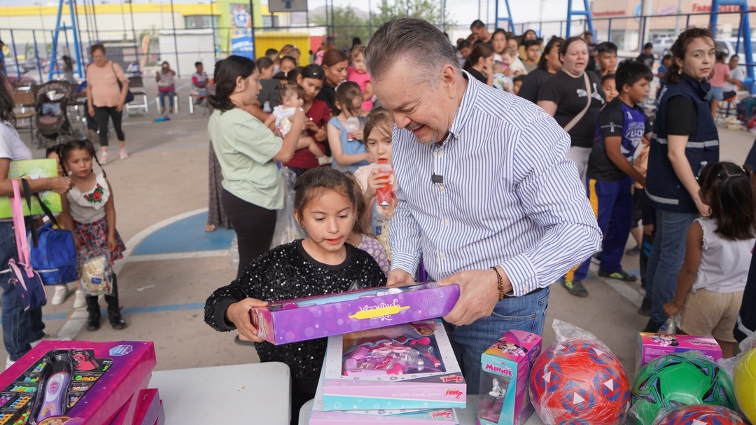 Celebra Mario Vázquez Día de la Niñez en Riberas