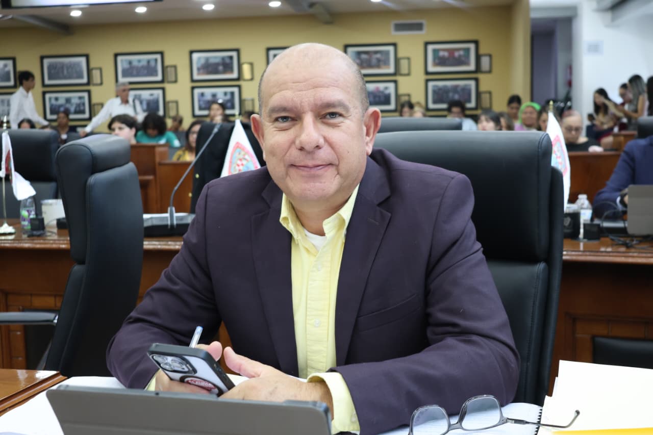 Alito y el PRI, son cínicos y vendepatrias: Estrada