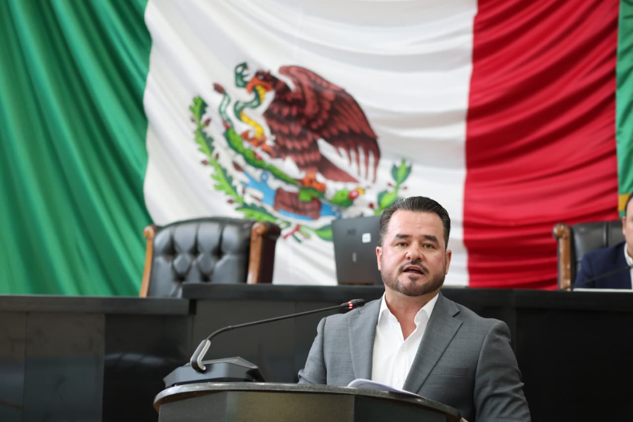 Impulsa Oscar Avitia regularización de predios de escuelas públicas en el estado