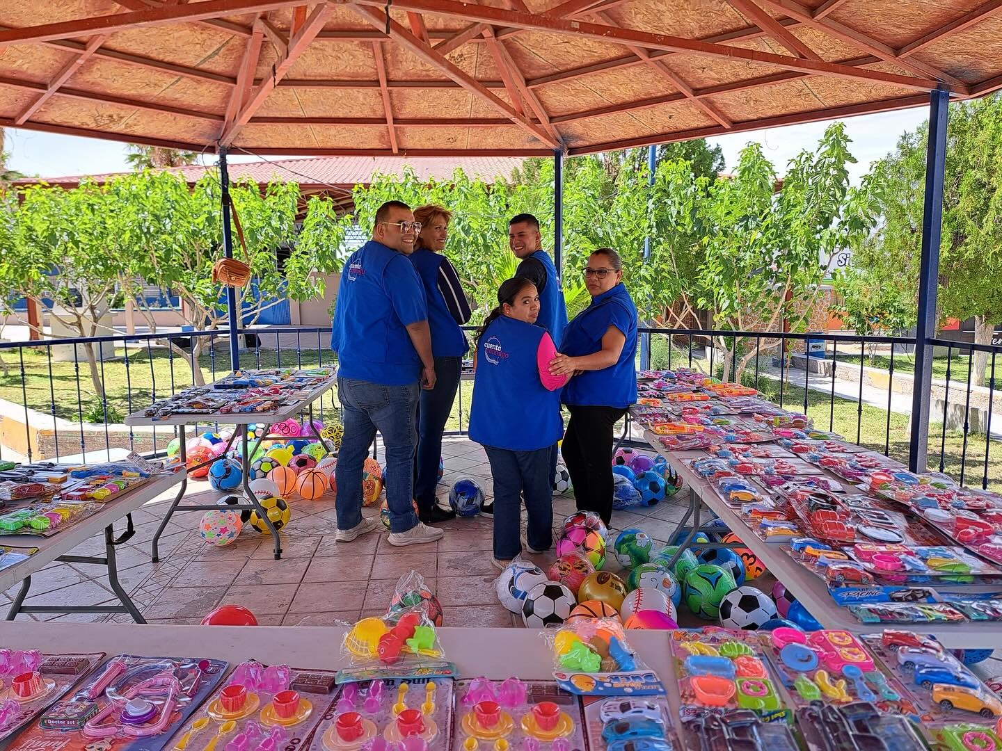 Chalecos Azules llevan alegría a niñas y niños: Rafael Loera