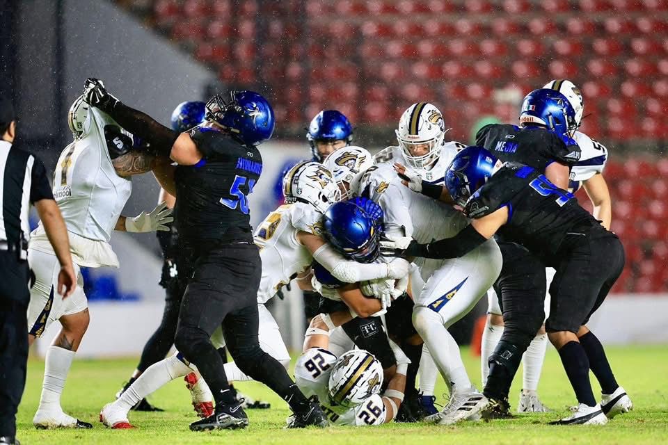 Caudillos recibe a Gallos Negros en noche con invitado de lujo