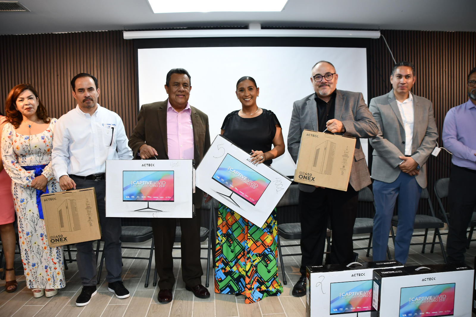 SEyD equipa prepas con inversión de 1.6 mdp