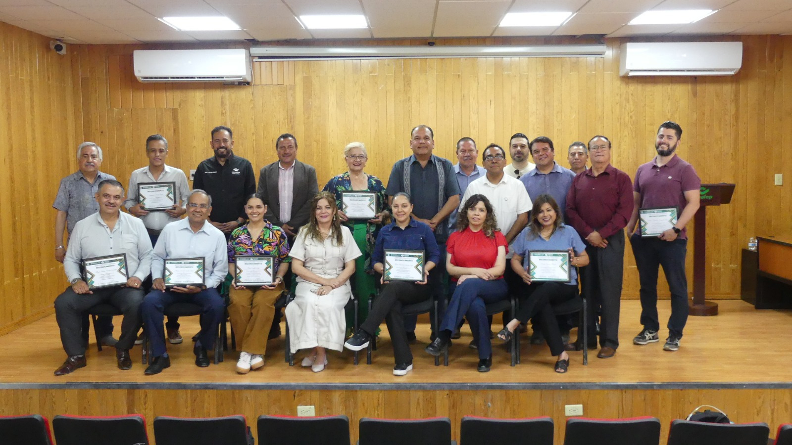 Reconoce Conalep a 200 docentes por su trabajo