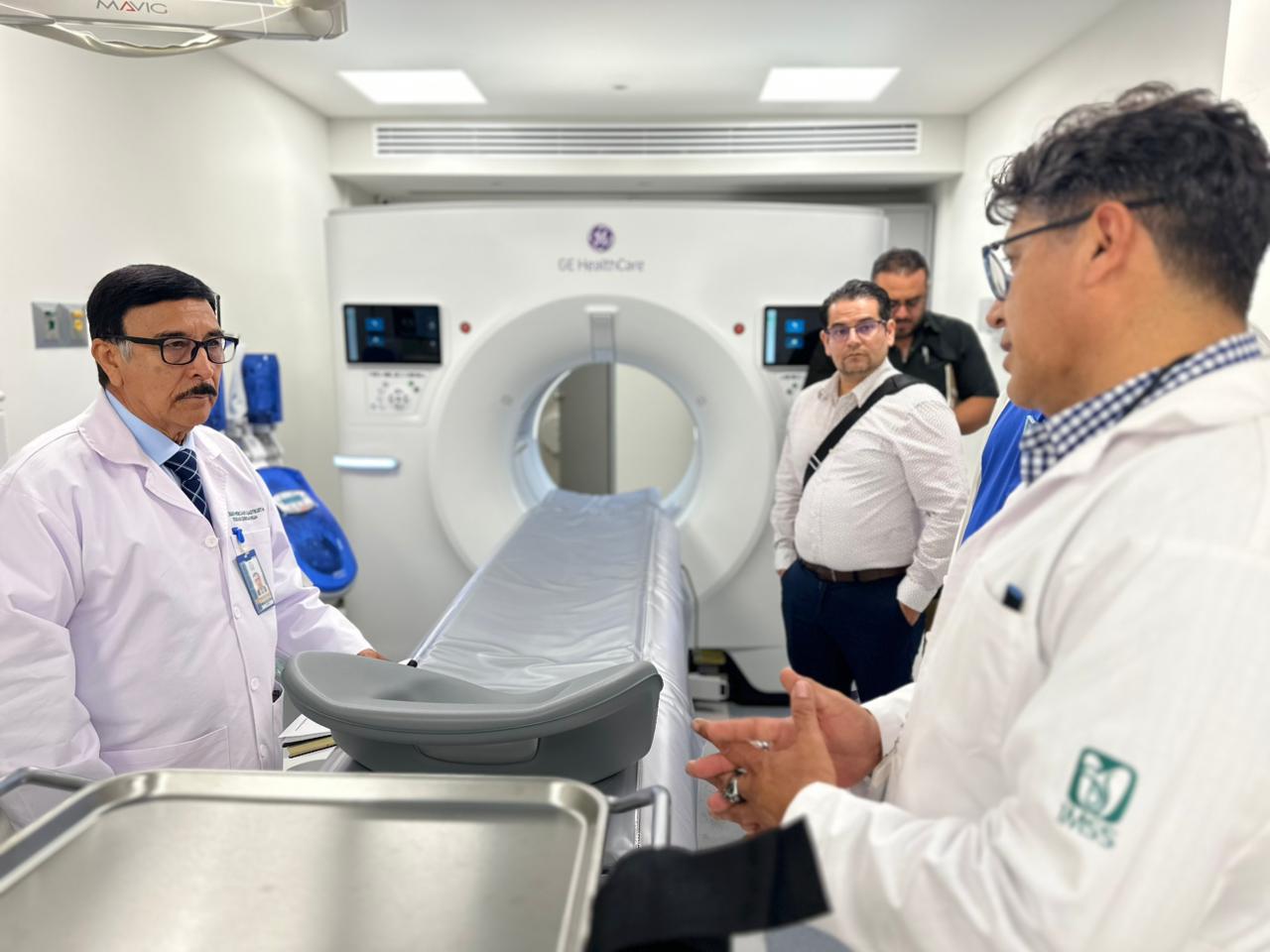 Fortalece IMSS capacidad diagnóstica con tomógrafo     