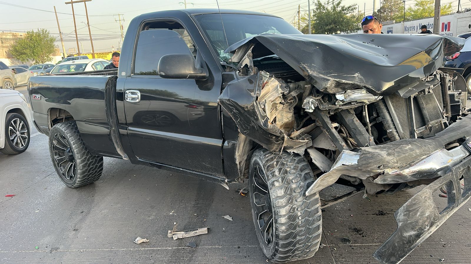 Destrozan la Silverado tras persecución en Juárez; 2 detenidos