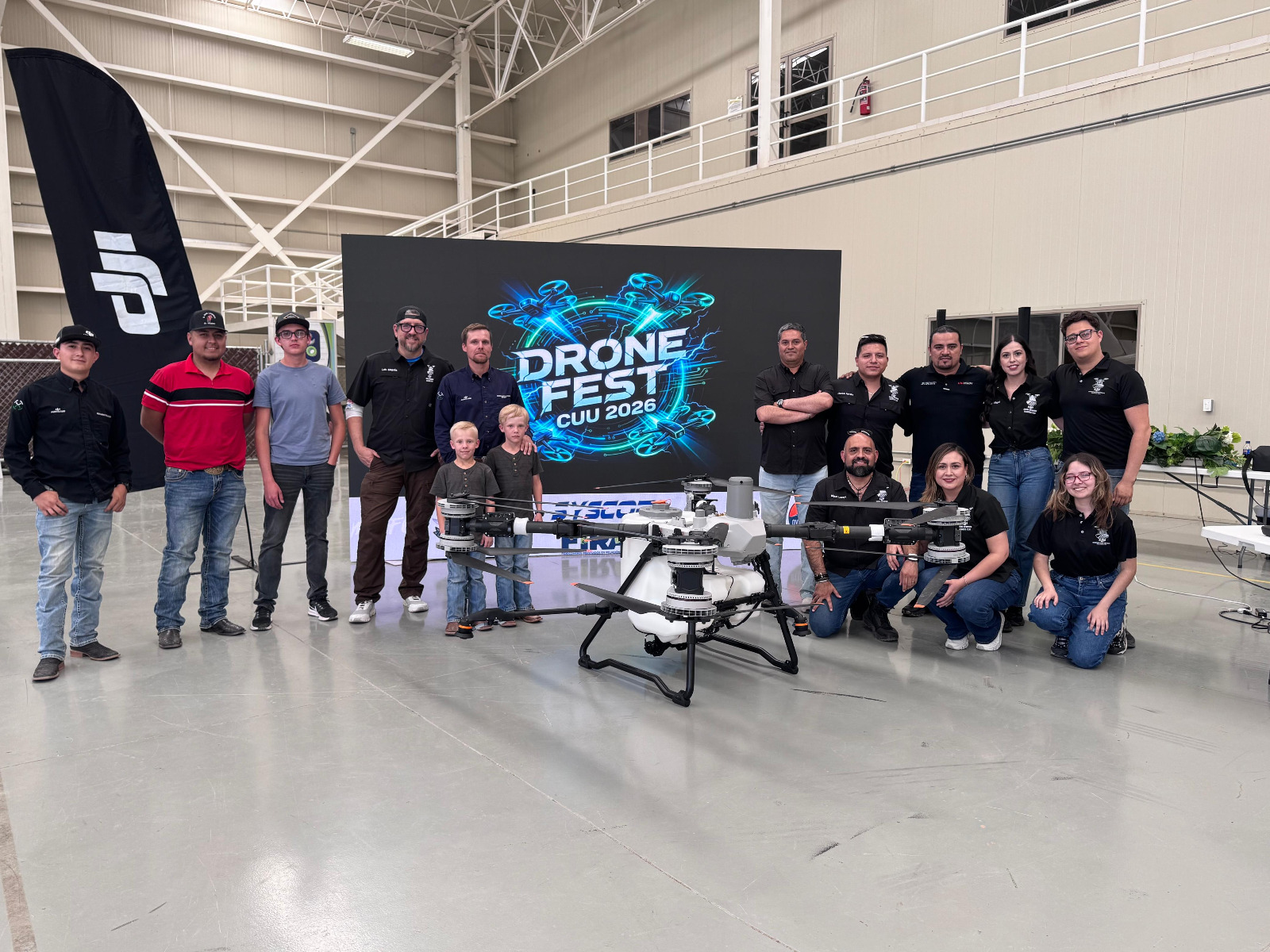 Asisten cerca de 200 personas al festival “Drone Fest CUU 2026”
