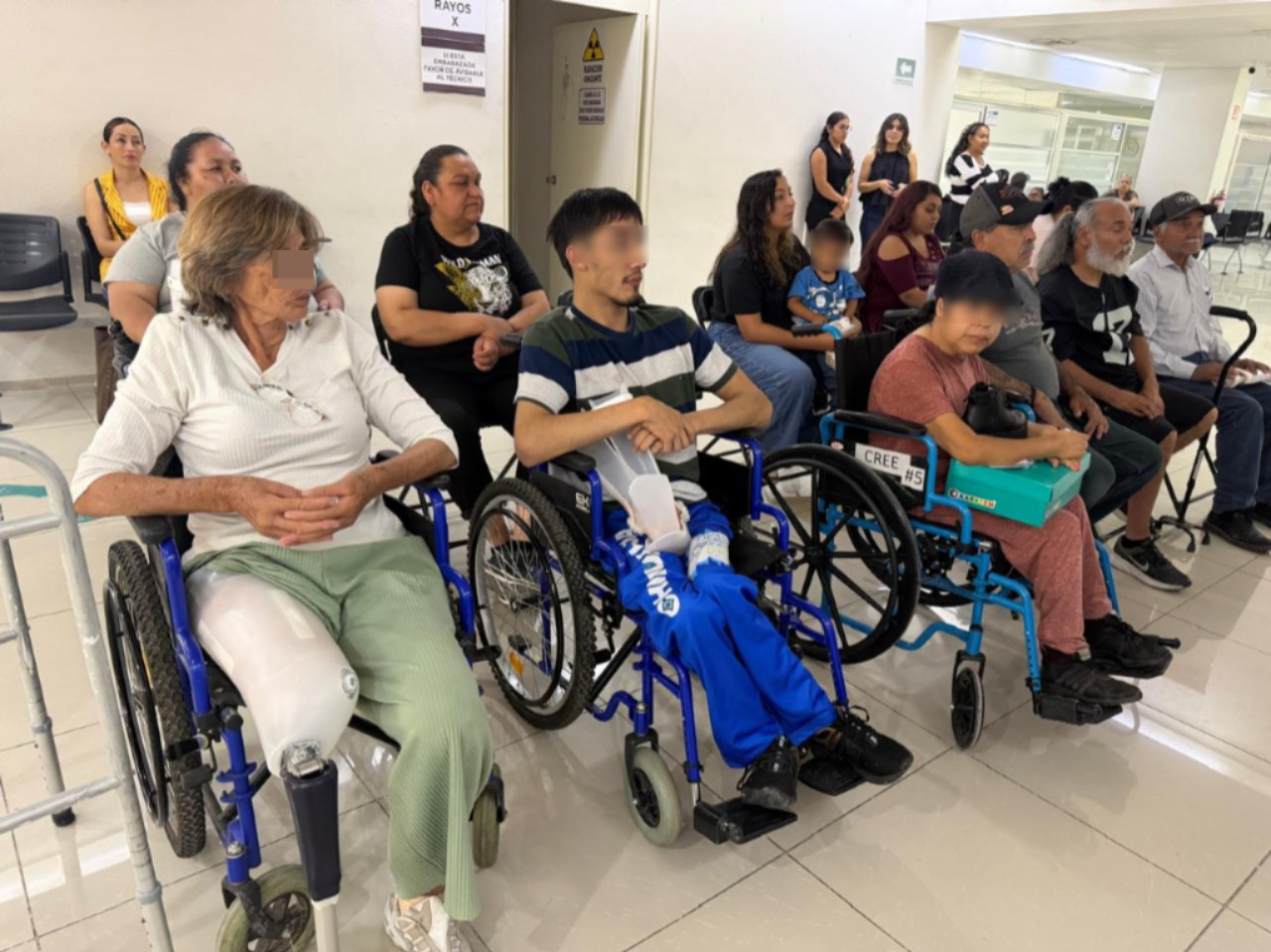 Entrega DIF Estatal aparatos funcionales