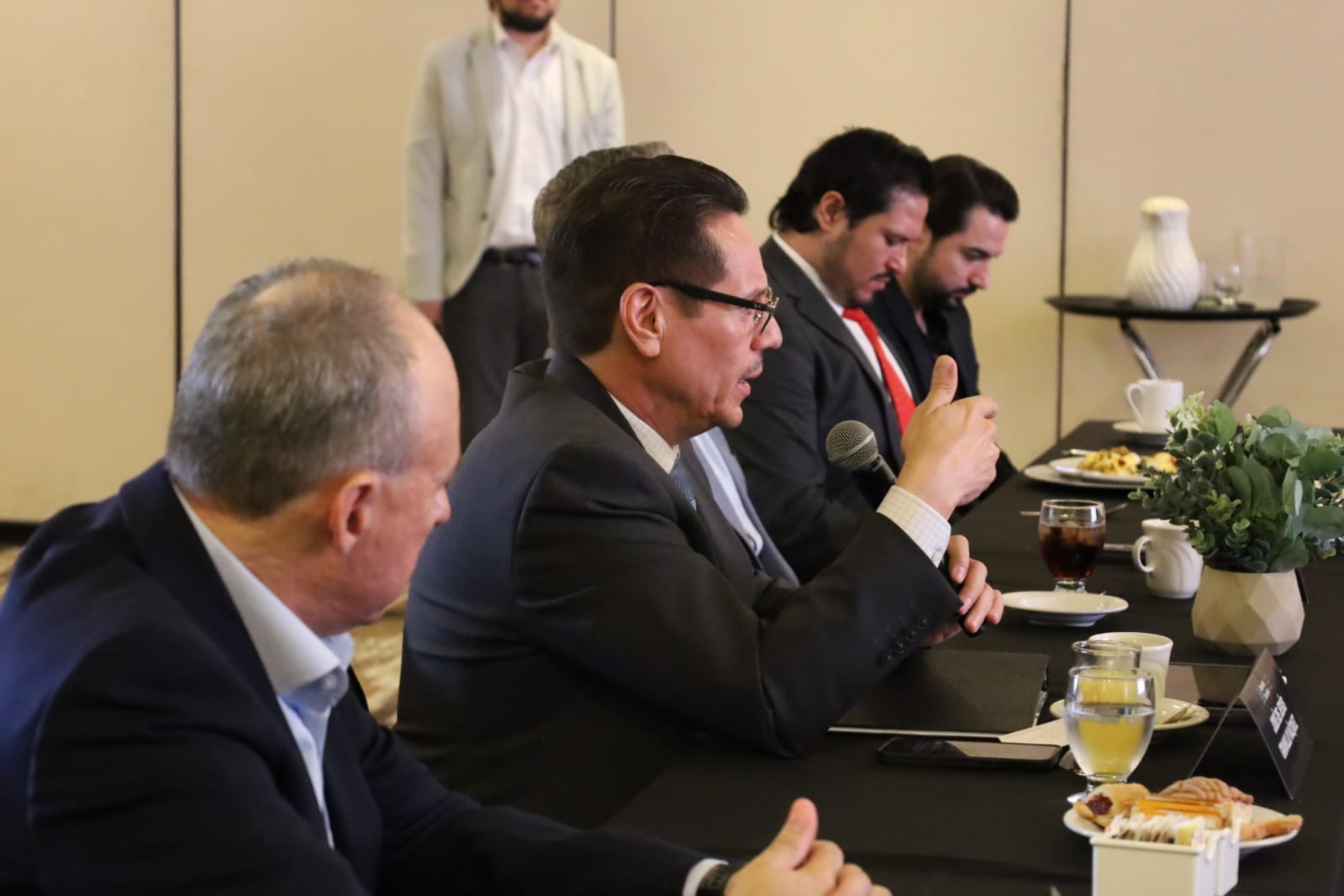 Fortalece Estado coordinación con sector empresarial en Juárez