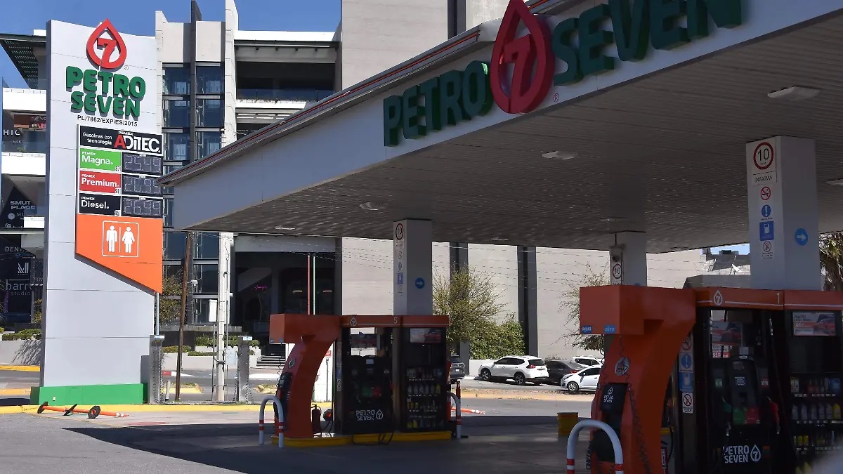 Transportistas descartan crisis por gasolina, pero reconocen afectaciones