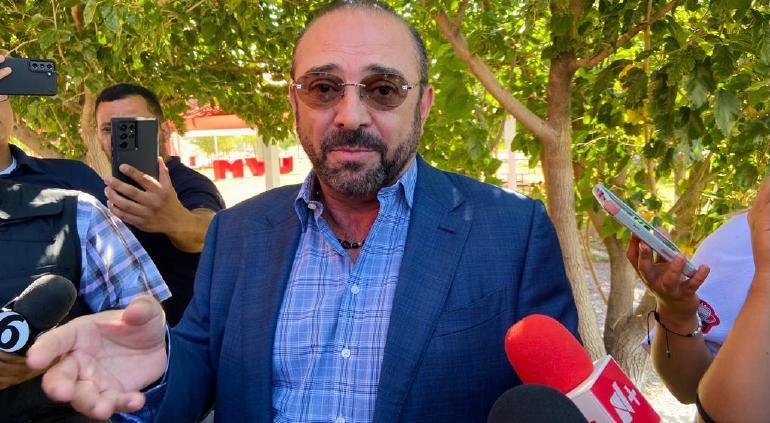 Eugenio Baeza desmiente aspiraciones políticas