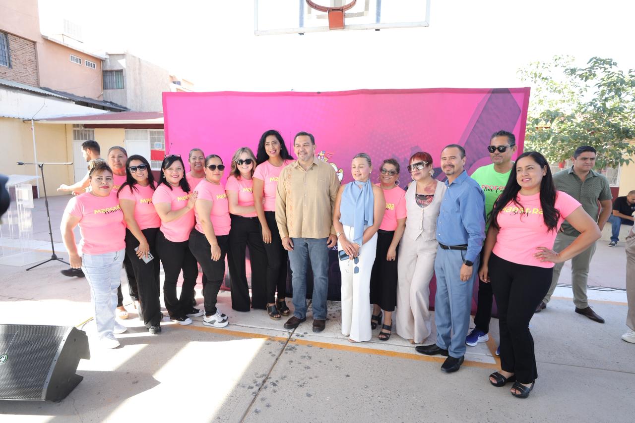 Entrega alcalde rehabilitación en primaria