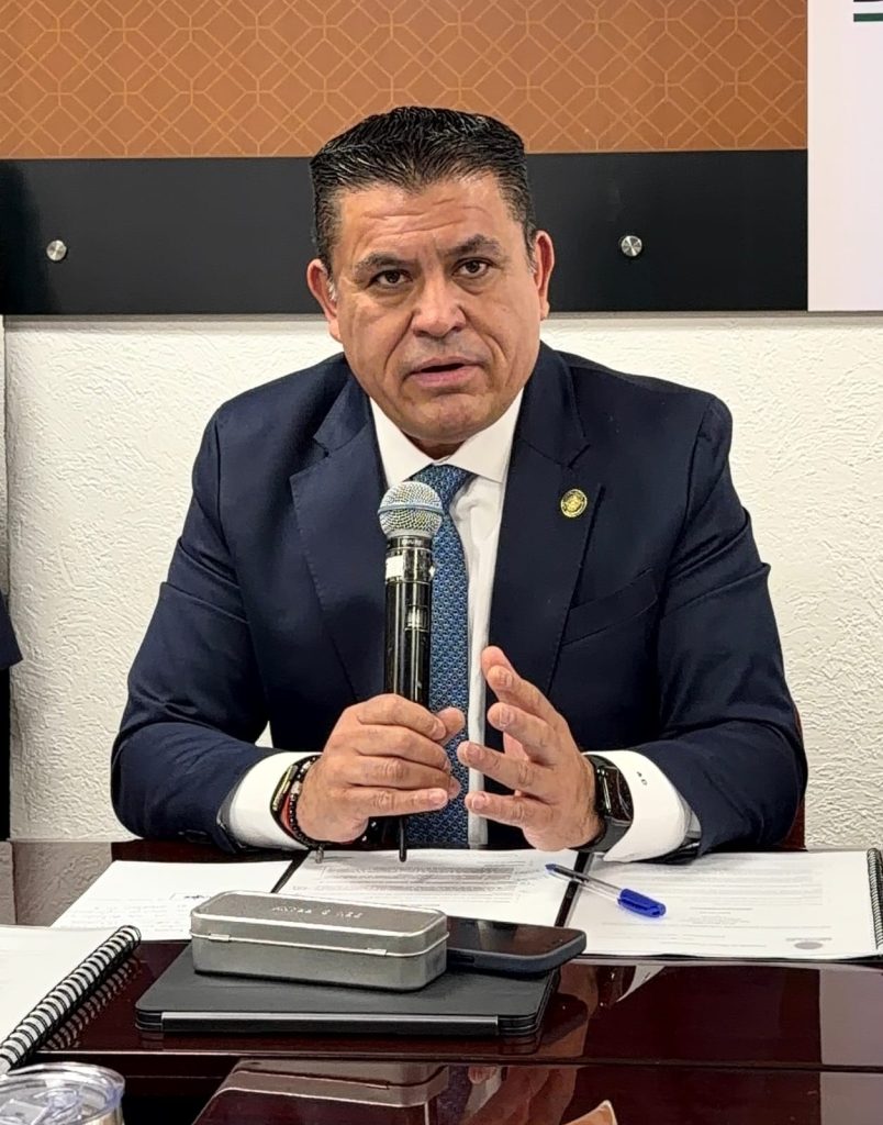 Reconoce Álex Domínguez la labor de periodistas