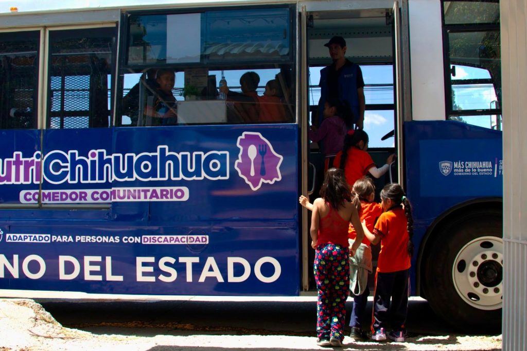 Llevan comedor móvil de NutriChihuahua a Primaria