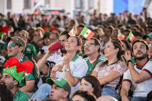 Disfrutan del segundo partido de la Selección en la Plaza del Ángel