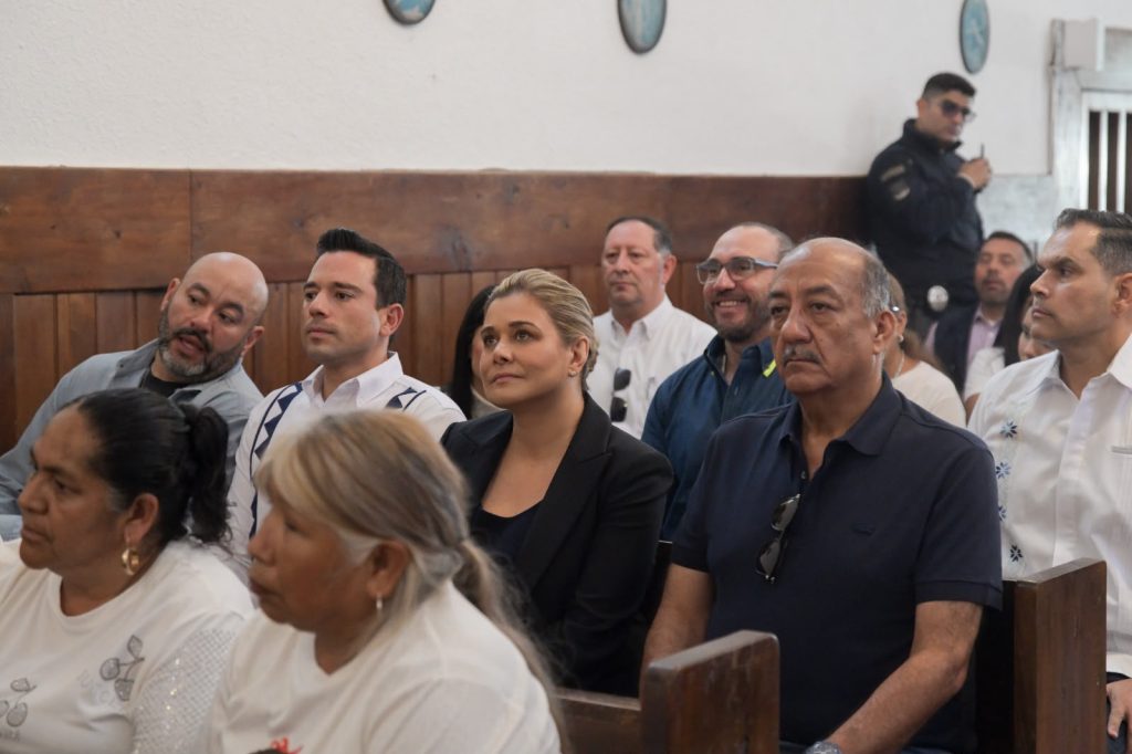 Maru acude a ceremonia en memoria de sacerdotes jesuitas