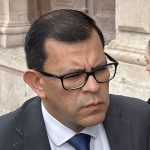 Fiscalía analiza causa de muerte de mujer detenida