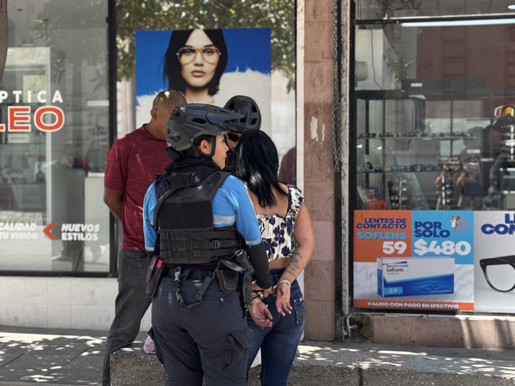 Caen dos presuntos ladrones tras robo en negocio de la Libertad