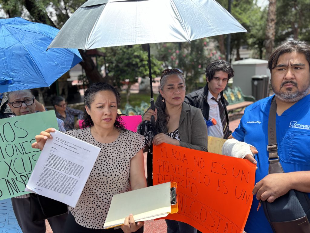 Vecinos exigen solución al desabasto de agua