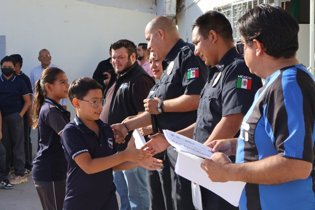 Concluyen más de 500 alumnos programa D.A.R.E.