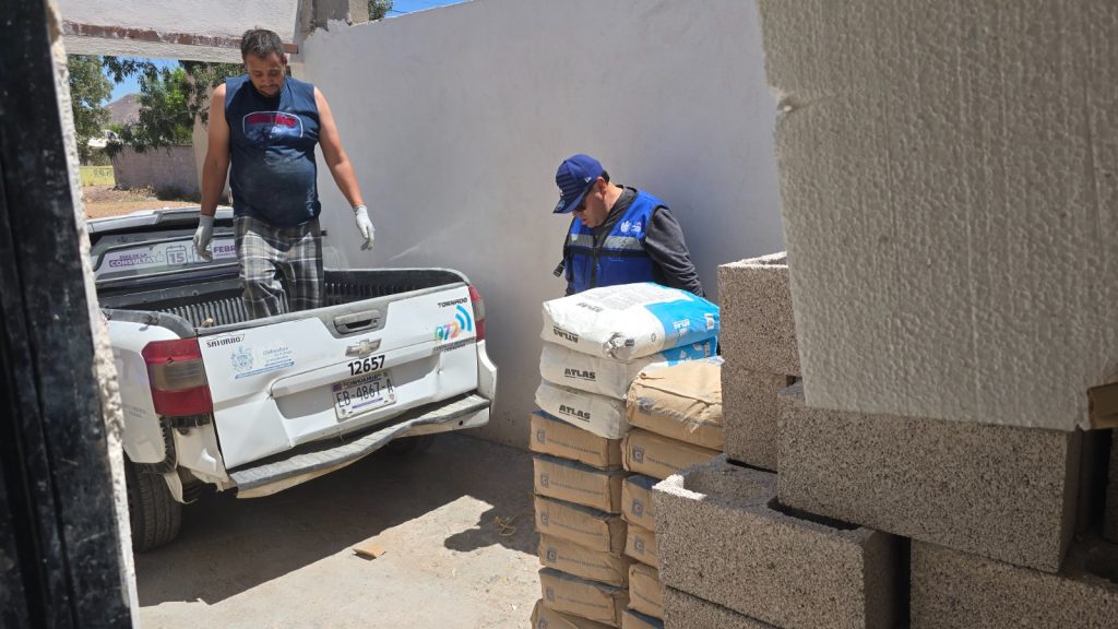 Apoya Municipio a Ana María con material para construcción