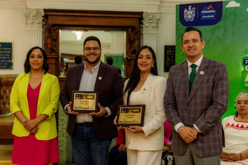 Entrega alcalde “Premio al Cuidado del Medio Ambiente”