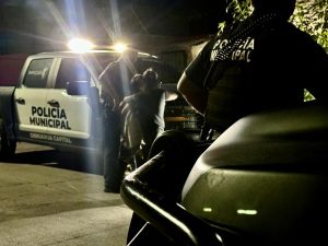 Rescatan policías a menor en peligro en vivienda de El Porvenir