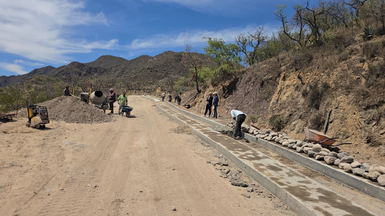 SICT inicia construcción de camino artesanal Moris-Ocampo