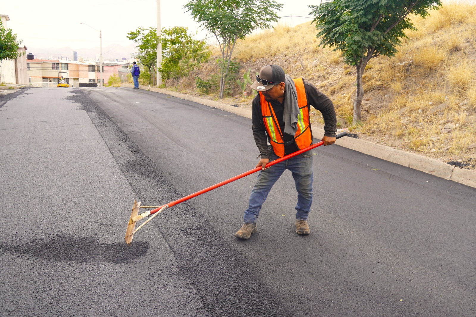 Avanza recarpeteo de calles en Colinas del Sol