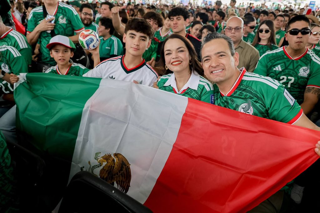 Asistió Bonilla a la Plaza del Ángel para ver el partido inaugural