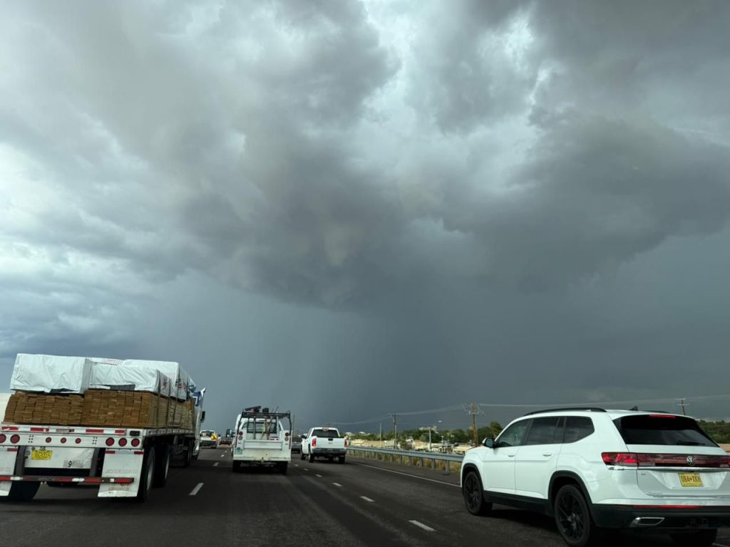 Alertan por tolvaneras y tormentas este martes