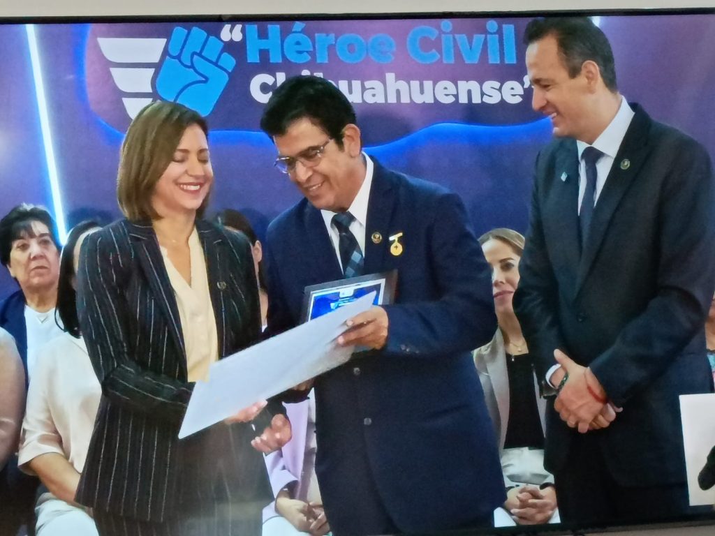 Entrega Cabildo Premio al Héroe Civil Chihuahuense