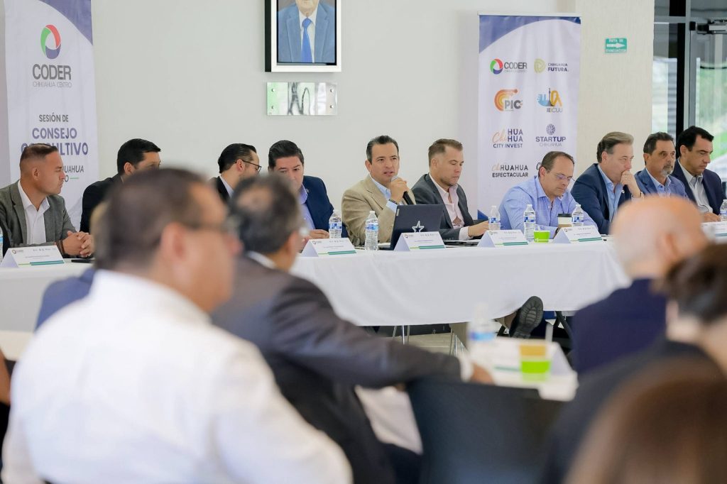 Presenta alcalde ante el CODER proyecto de la Poniente 5