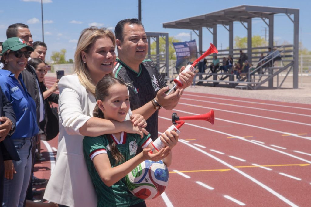 Maru inaugura pista de atletismo en Delicias