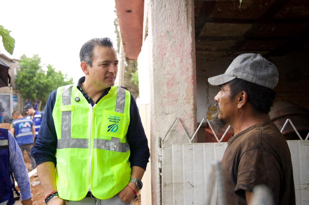 Bonilla supervisó la pavimentación de la calle Río Grande