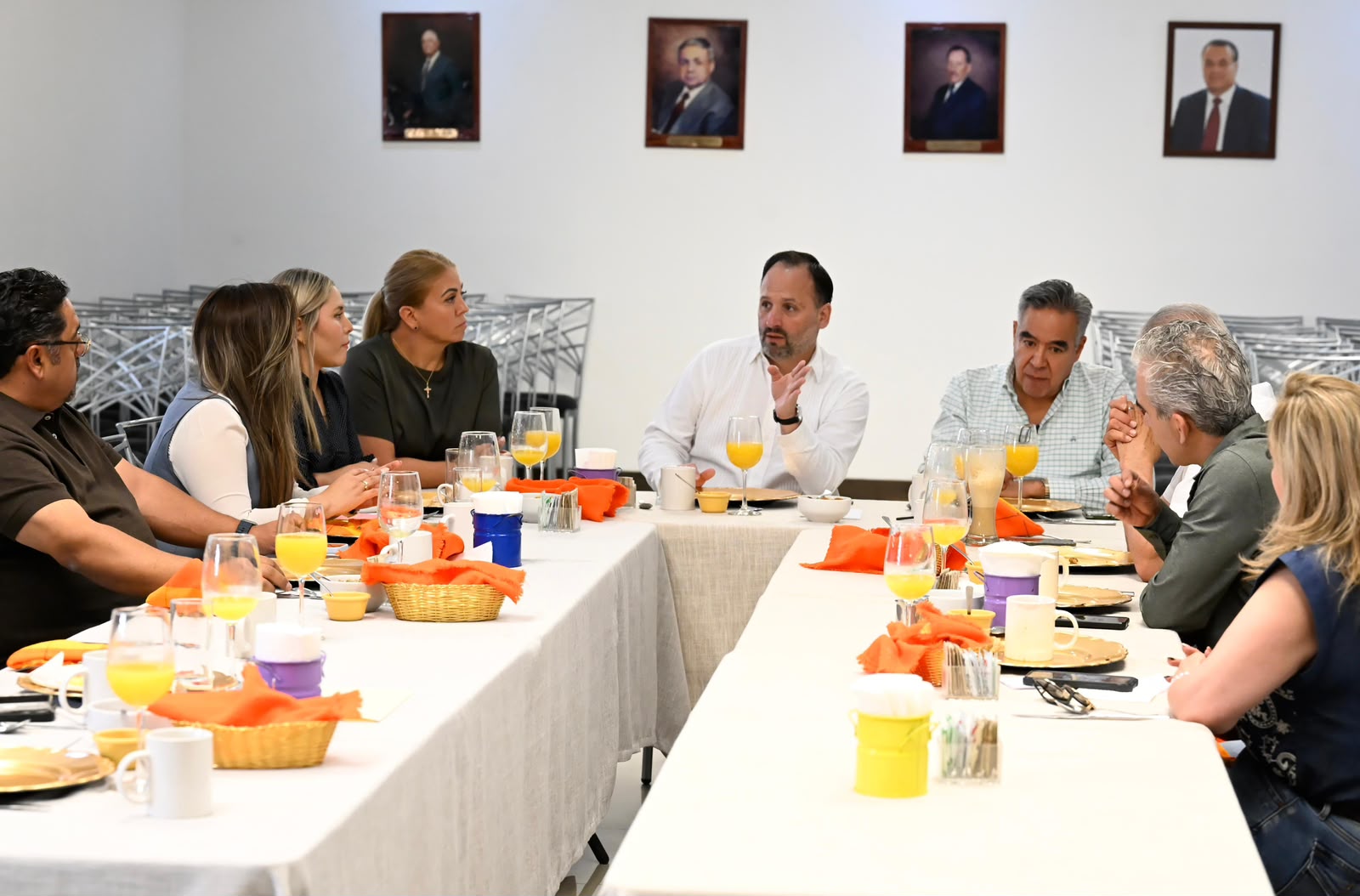 Se reúne De la Peña con integrantes de la Central de Abastos