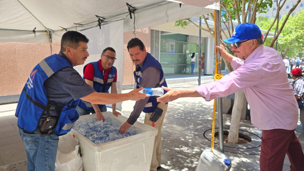 Por calor extremo, habilita Municipio puntos de hidratación en la zona centro