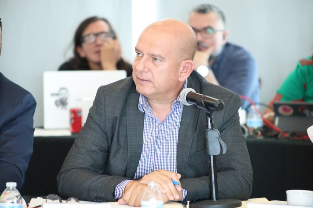 Maru Campos se dedica a hacer negocios, y vender inmuebles en vez de gobernar: Cuauhtémoc Estrada