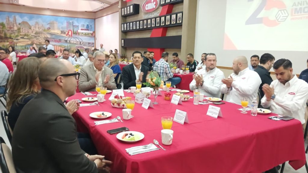Fierro Duarte sostiene reunión con socios de la CMIC