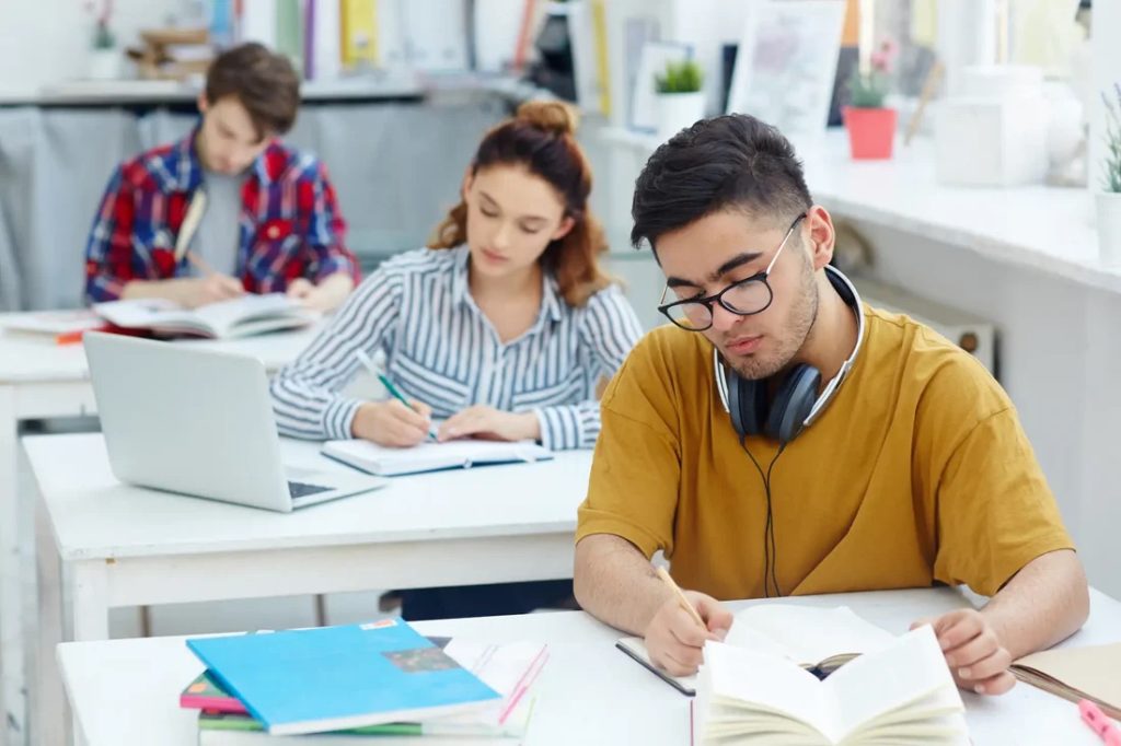 SEyD alista lineamientos sobre inteligencia artificial en aulas