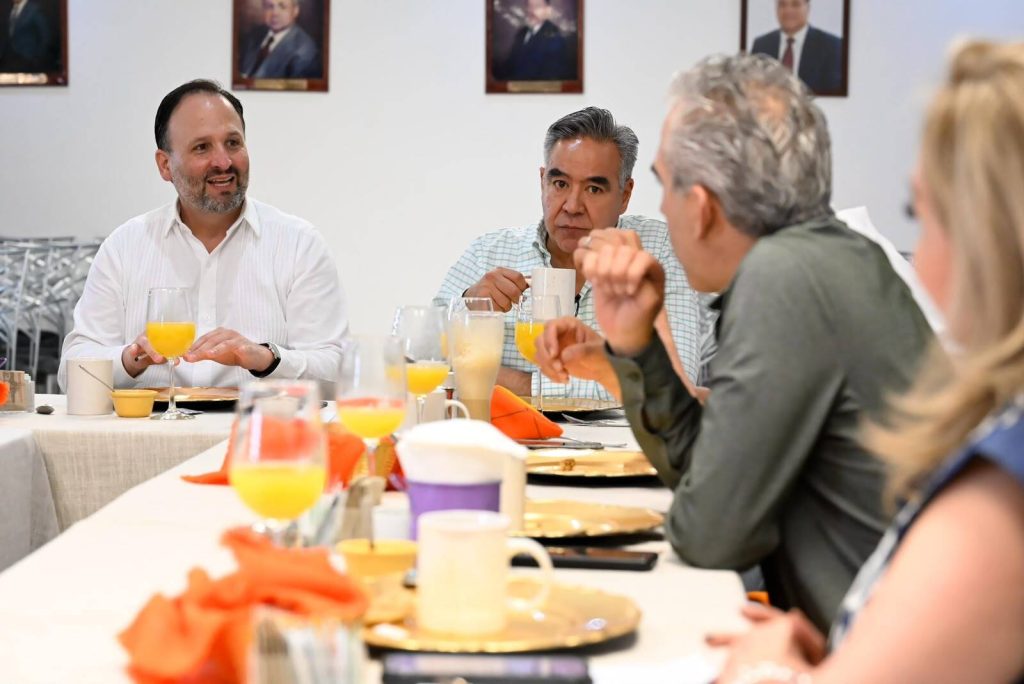 Fortalece De la Peña el diálogo con la Central de Abastos