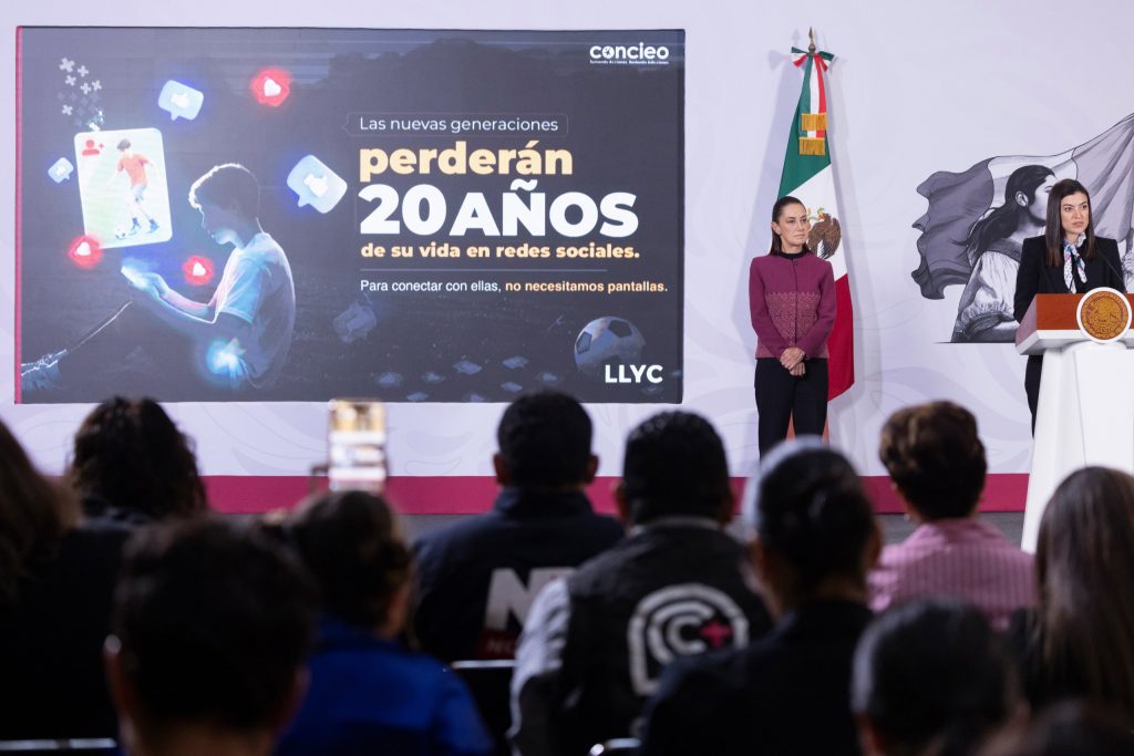 Claudia Sheinbaum hace llamado a madres y padres de familia a proteger a menores del uso excesivo de redes sociales